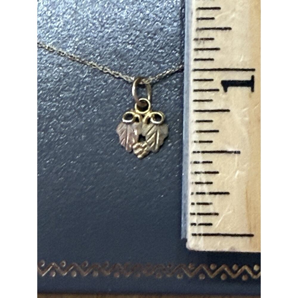 VTG Black Hills Gold 10K Grape Leaf Heart Shaped‎ Pendant 16” Necklace EUC - Picture 3 of 6